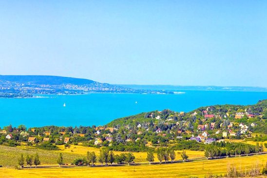 Őszi tihanyi öböl panoráma.