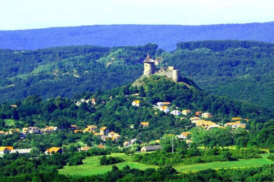 Somoskő vára és a szépséges táj panorámája