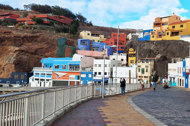 Színes házak Puerto de la Aldea halászfalujában Gran Canarián