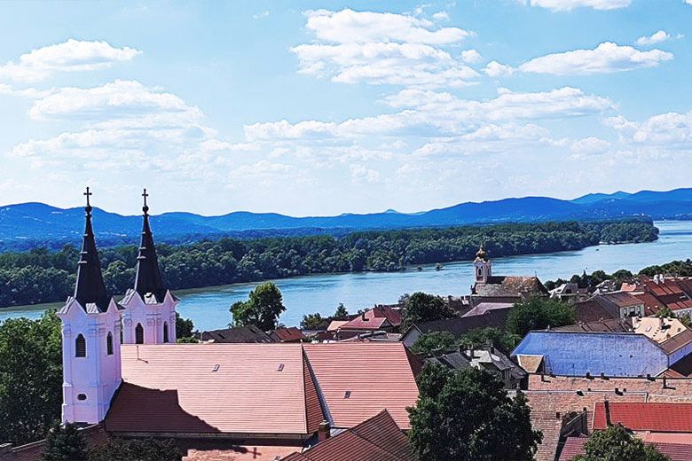 A váci Duna-part panoráma látványa
